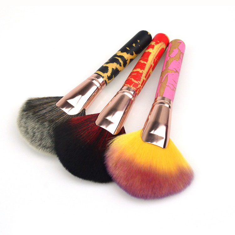 custom logo hello kitty fan brush make up highlighter makeup brush goat hair free sample